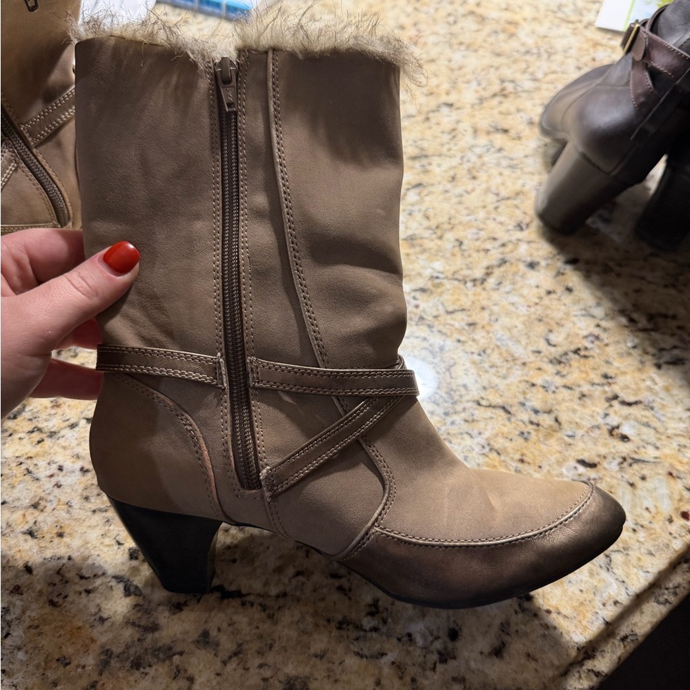 Stylish Soft Style Tan Women's Boots
